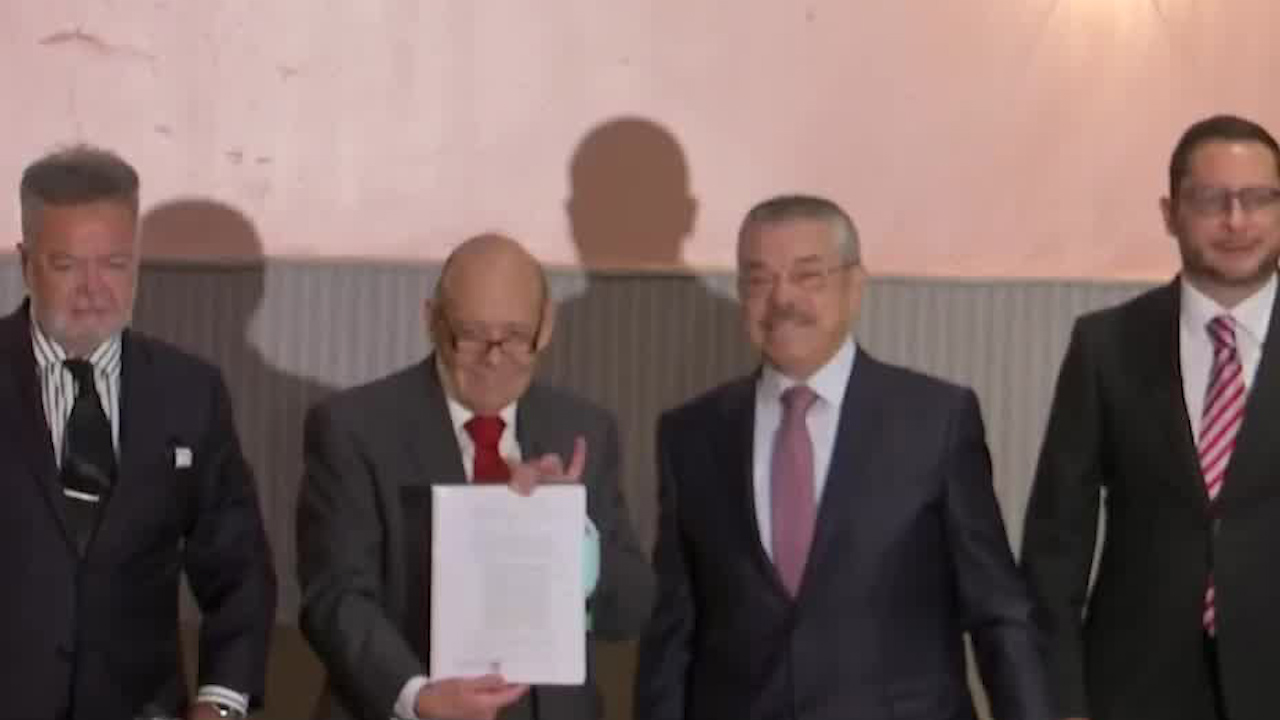 Abogados de Yasmín Esquivel esperan que comité de la UNAM declare sin materia el caso de plagio
