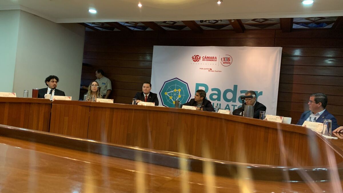 la Cámara de Comercio de Guadalajara (CANACO) presentó los resultados correspondientes al radar regulatorio.