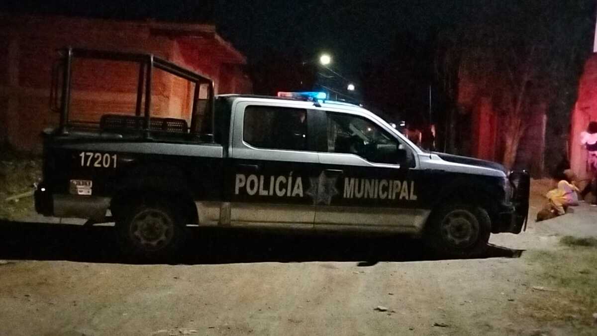 Policías de Tlaquepaque vigilan lugar donde hombre fue hallado muerto (Vicente Torres)