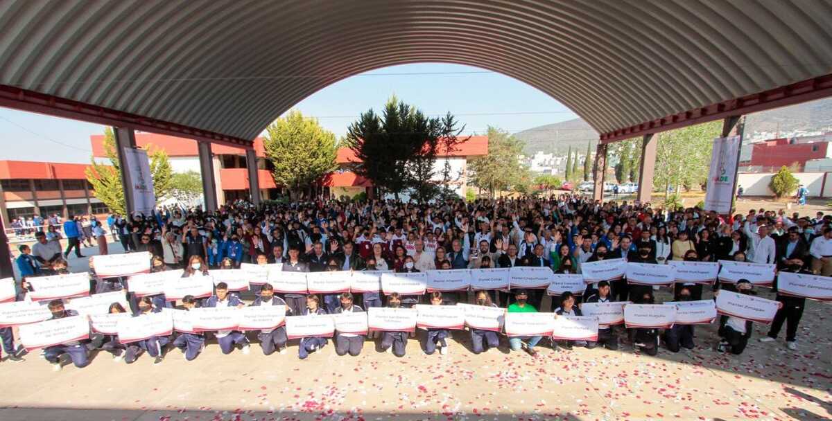 Se recomienda  a las escuelas que no cuentan con techado en sus áreas deportivas, que se omitan o se realicen otras en el aula