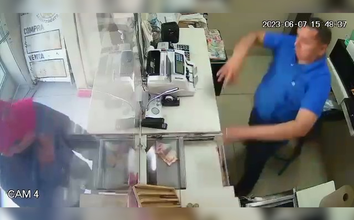 El trabajador logró apartarse antes de que le lanzaran la gasolina. | Especial
