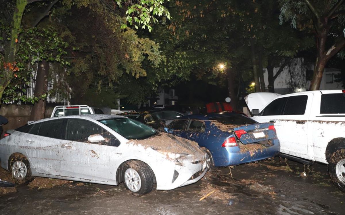 Vehículos afectados por fuerte lluvia en Naucalpan| Luis Manuel Acevedo