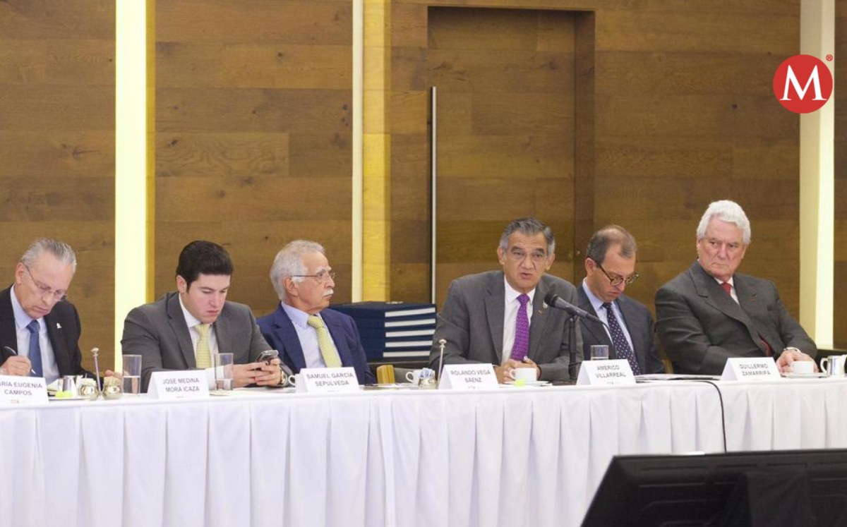 Américo Villarreal expone sus proyectos ante el CCE
