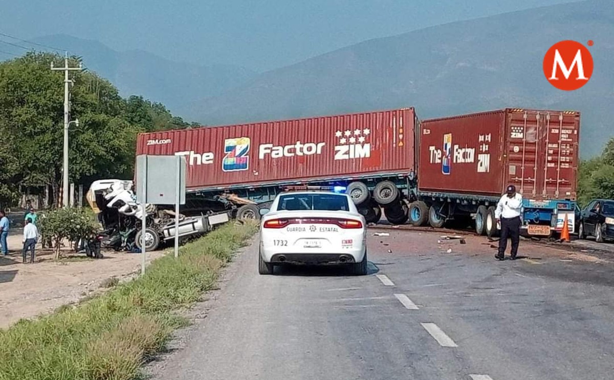 Muere operador tras volcadura de tráiler en carretera Jaumave -Tula