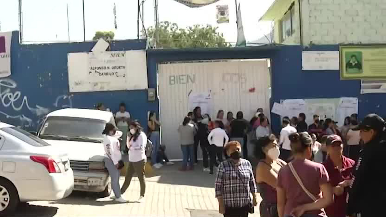 Niños se intoxican por pintura usada en primaria en Tlalnepantla, una menor tiene derrame cerebral