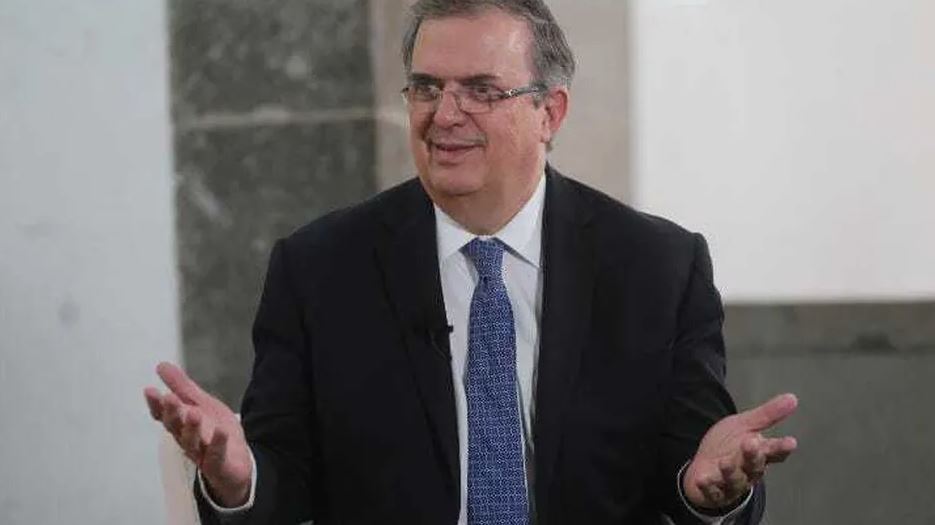 Ebrard se prepara para su última ceremonia como canciller: exposición sobre dinosaurios