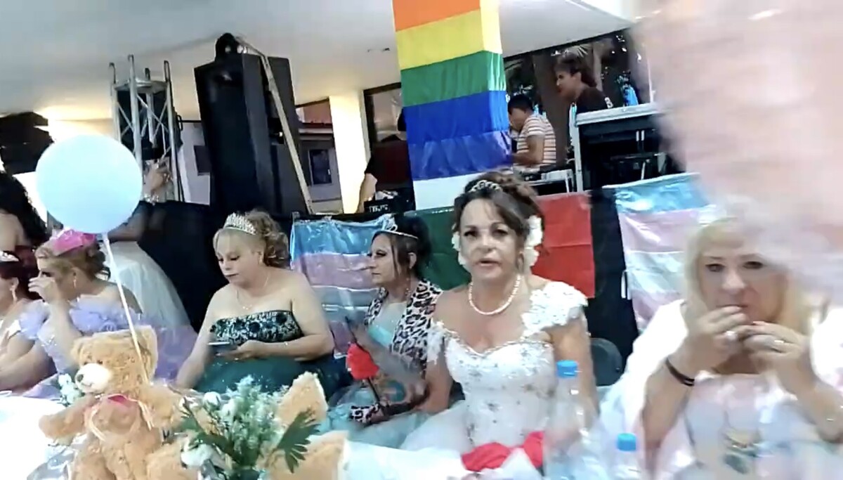 Abuelitas trans festejaron sus XV años durante el mes del pride