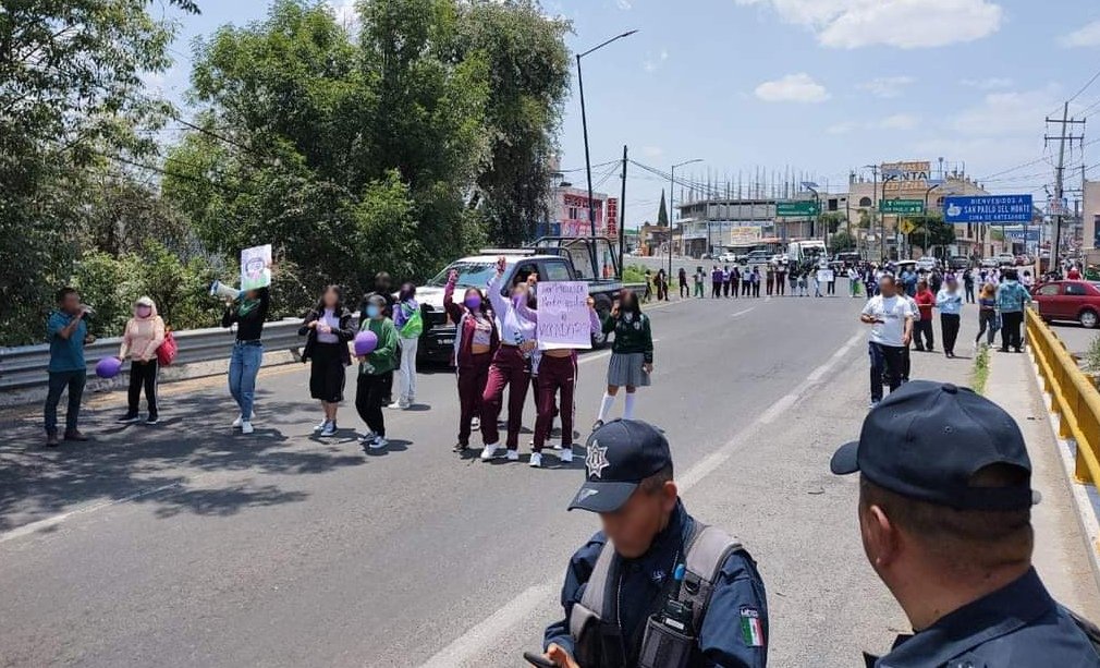El alumnado pide la destitución del director y del profesor señalado. | Especial