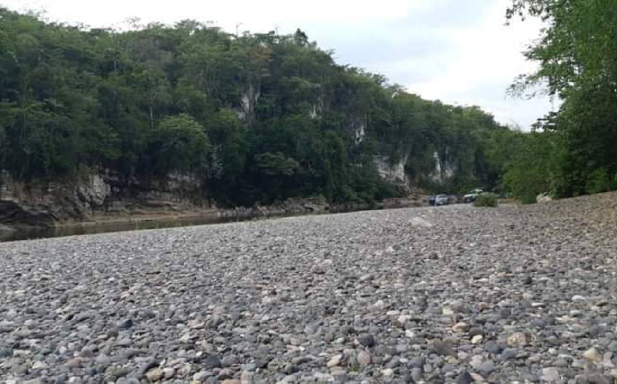 Corriente profunda arrastra a tío y sobrino en Uxpanapa, Veracruz