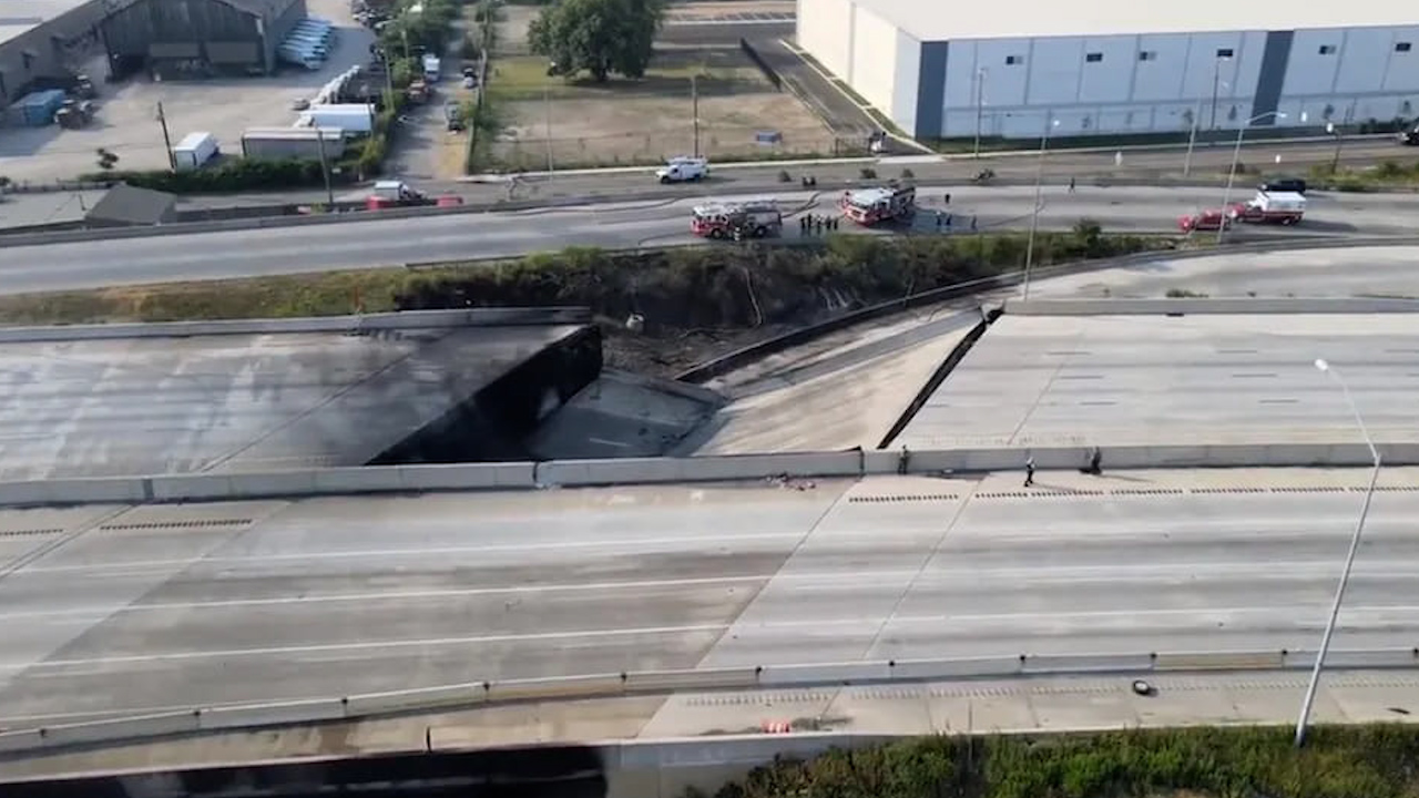 Se derrumba tramo de carretera en Filadelfia tras incendio de un camión con combustible