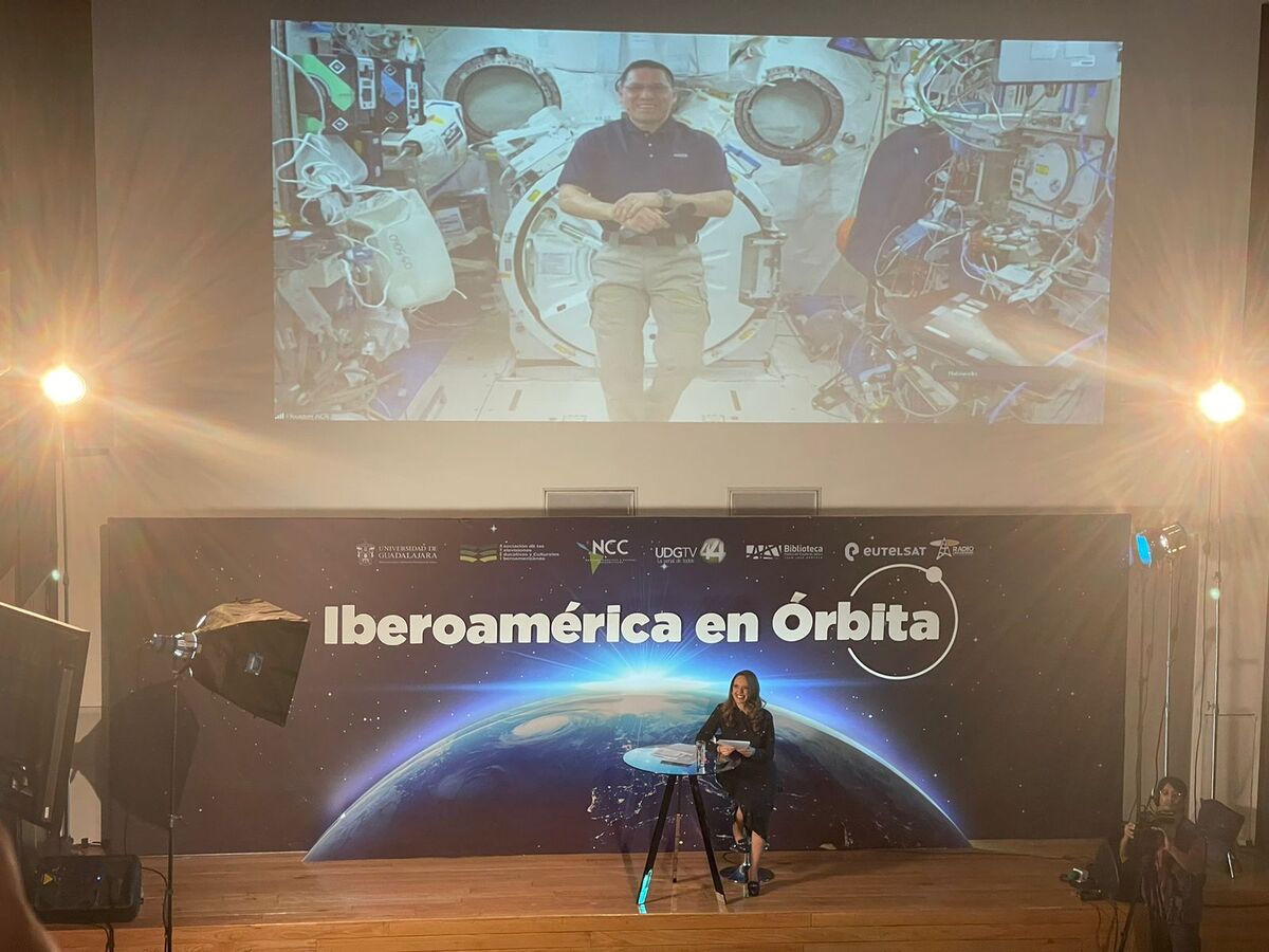 Frank Rubio se conectó en videollamada desde Johnson Space Center. (Karla Rodríguez)