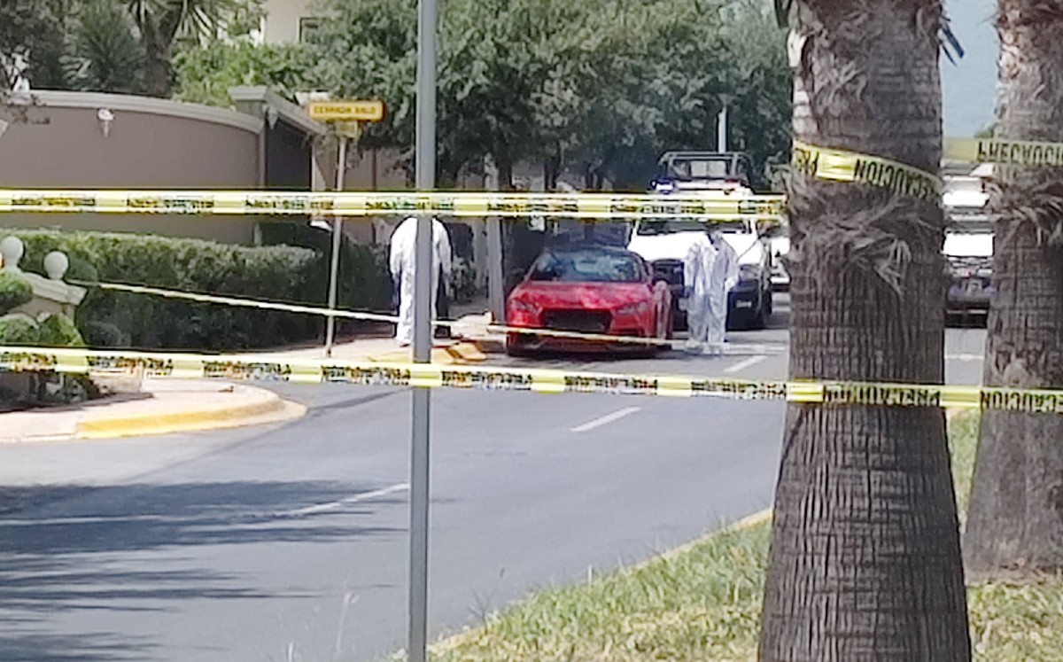Asesinan a padre e hijo en auto deportivo en zona Cumbres en Monterrey | Agustín Martínez