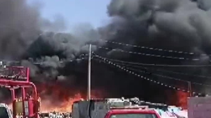 En Ecatepec, se registra un incendio en un despercidio industrial