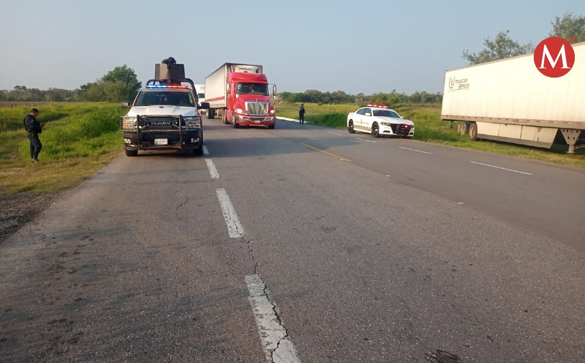 Hombres armados asaltan tráiler y bloquear carretera de San Fernando