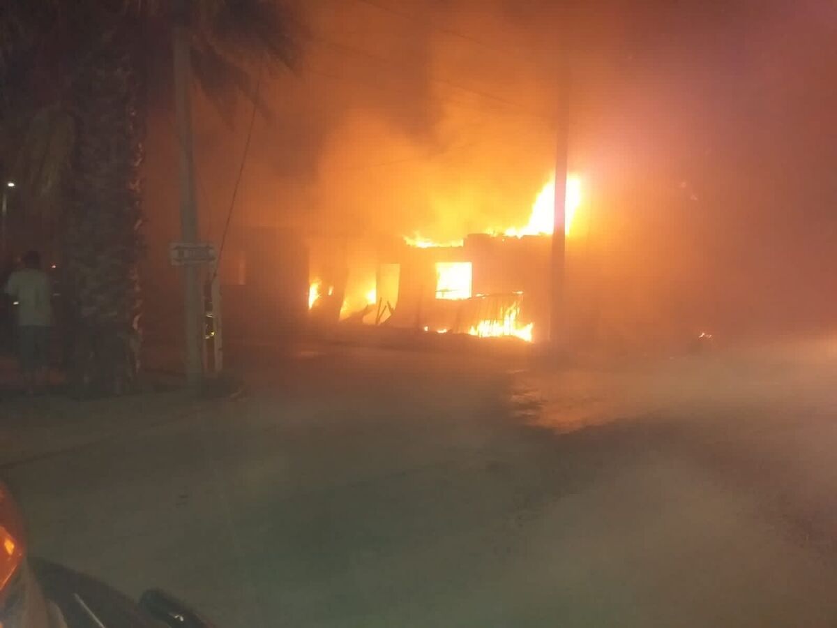 Incendio en colonia La Merced consume 5 jacales, no se reportan personas lesionadas. | Especial