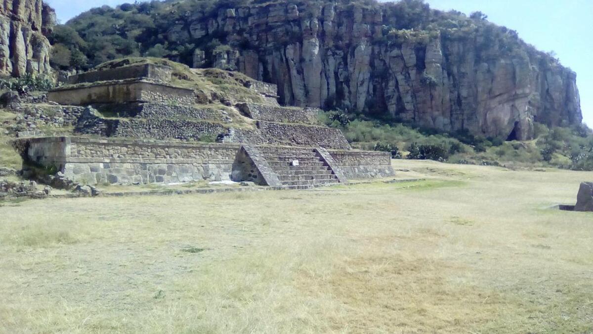 Comentó que, de acuerdo a las referencias históricas, Ce Acatl Topiltzin, fue el primero en dejar herencia de su sabiduría y su casa de vigas verdes