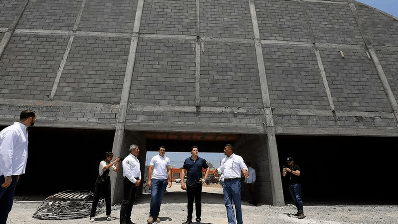 Samuel García supervisa construcción de destacamento de Fuerza Civil en Cerralvo, avanza un 65%