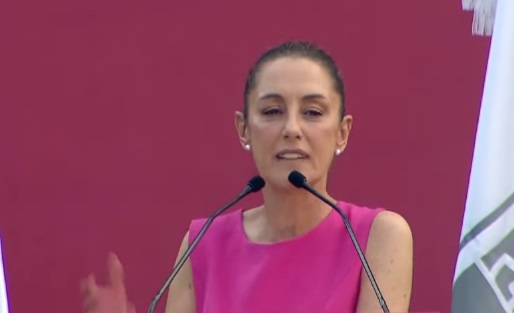 Claudia Sheinbaum dando su discurso de cierre de Jefa de Gobierno en Monumento a la Revolución.