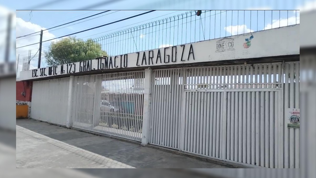 Fachada de una escuela en el Edomex