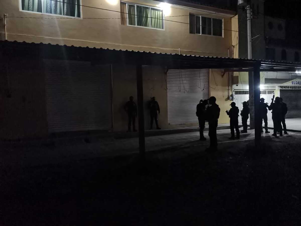 En el predio hallaron armamento y drogas.
