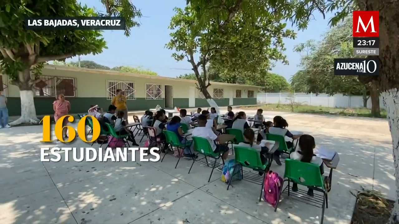 Estudiantes de Veracruz toman clases en el patio por falta de luz y fuerte calor