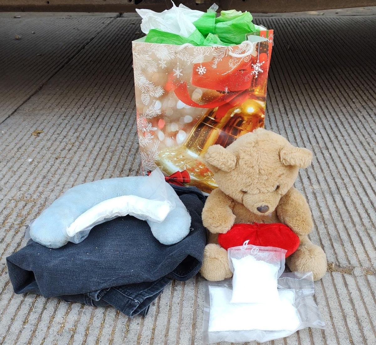 Perros entrenados detectan narcóticos en figuras de peluche en Sinaloa