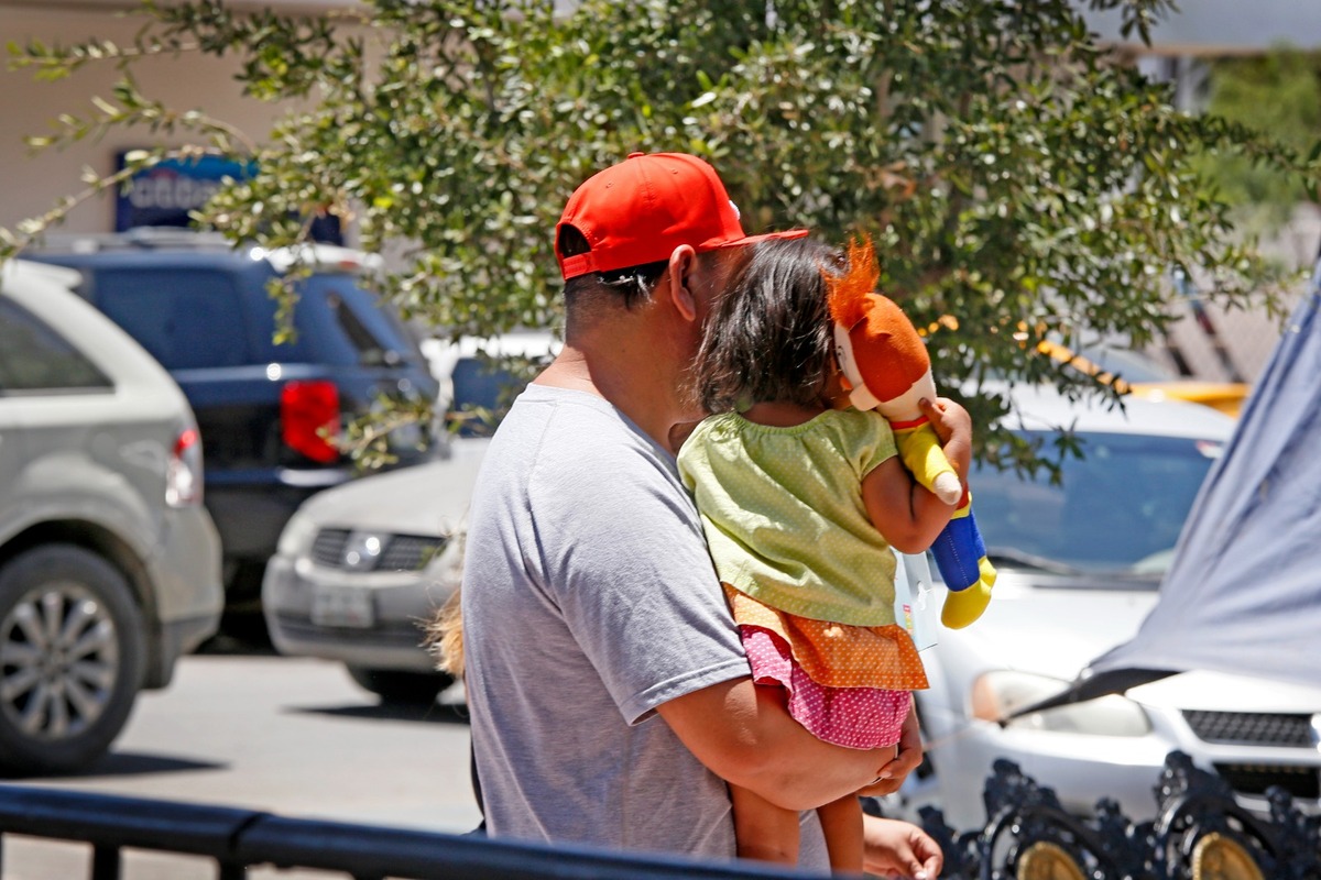 En la Zona Metropolitana hay 268 mil 34 padres de familia. | Roberto Amaya