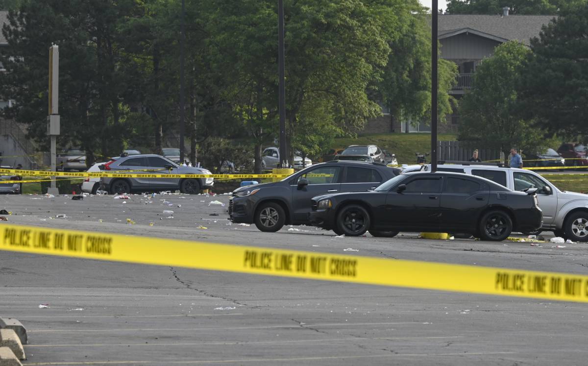 El tiroteo dejó un muerto y 20 lesionados. (AP).