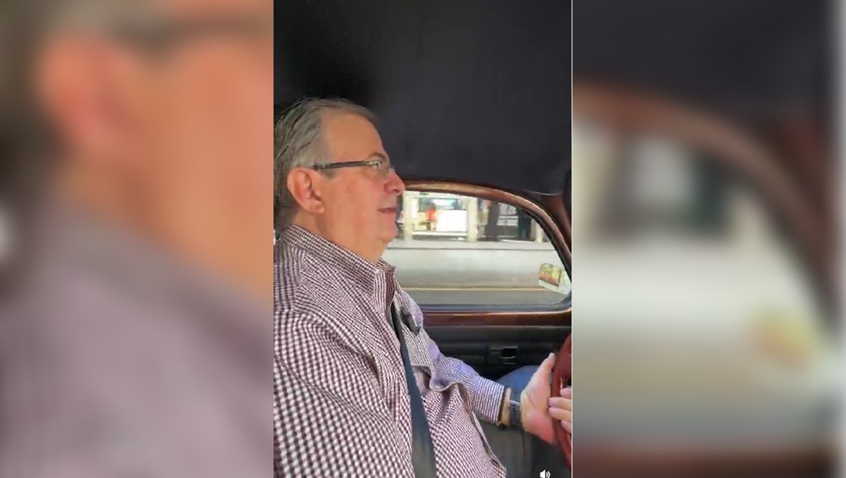 Ebrard inicia recorridos por el país con visita a 'Miss Lety', su maestra del kínder. | Captura