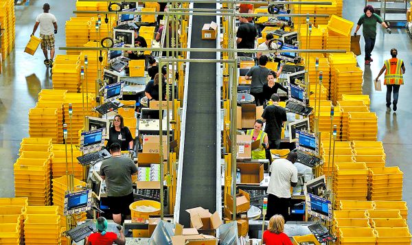 La empresa de Jeff Bezos emplea a más de 200 mil personas en la región. Reuters