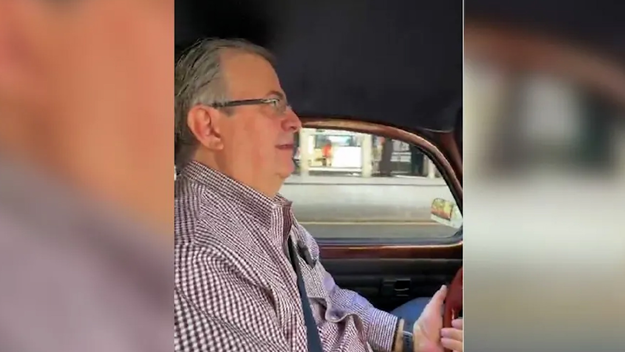 Inicia gira por el país Marcelo Ebrard con visita a 'Miss Lety', su maestra del kínder