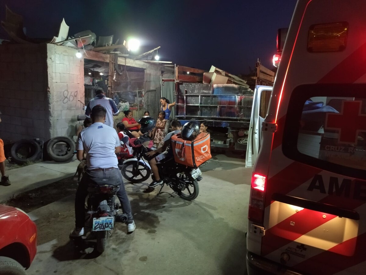 Moticiclista resulta lesionado tras caer al esquivar perro en Torreón. | Especial