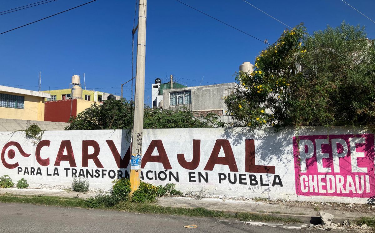 Pinta de bardas en Puebla | Agencia Enfoque