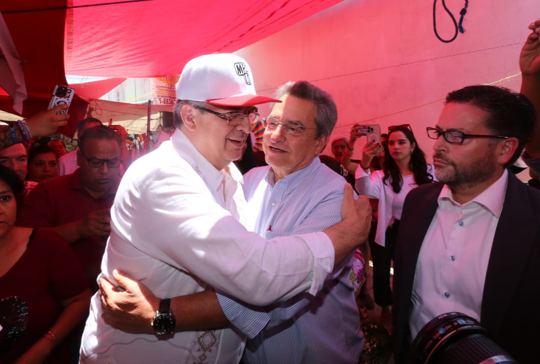 Pío López Obrador acompañó a Ebrard en un recorrido en Ecatepec. | Javier Ríos