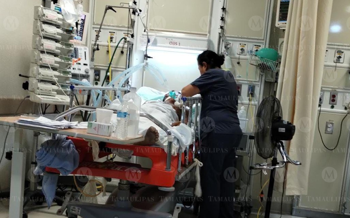 Refrescan a los pacientes del Hospital "Carlos Canseco" con ventiladores de sus casas. (Cortesía)