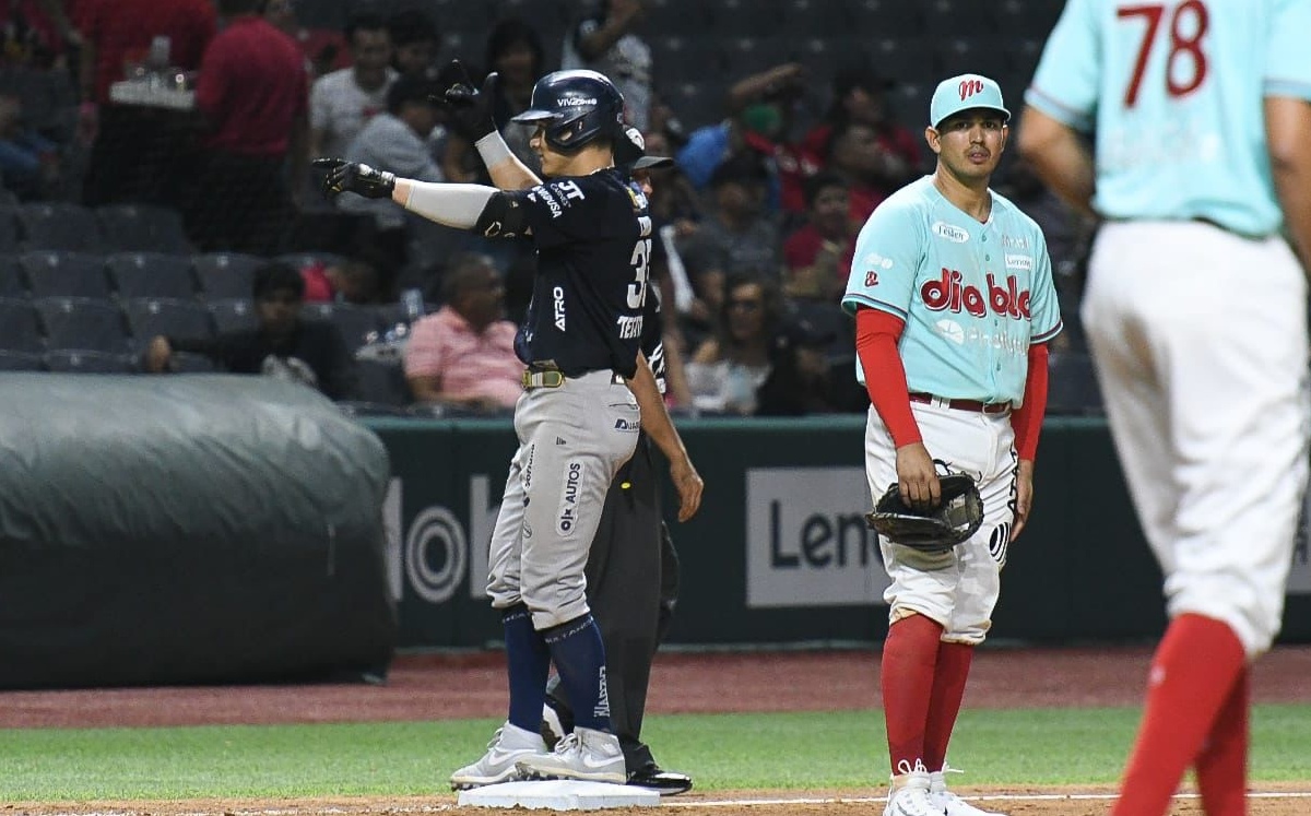 Sultanes se lleva el primero de la serie ante Diablos Rojos en la CdMx (Enrique Gutiérrez)