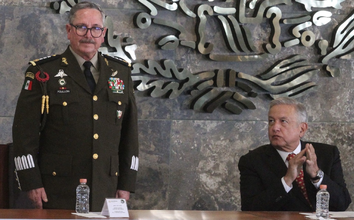André Foullon y el presidente López Obrador durante una ceremonia de conmemoración. | Cuartoscuro