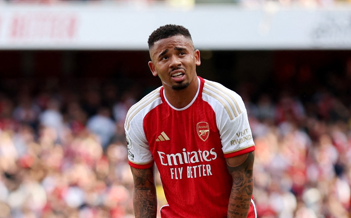 Arsenal suspende venta de su nueva playera por un error de impresión (Reuters)
