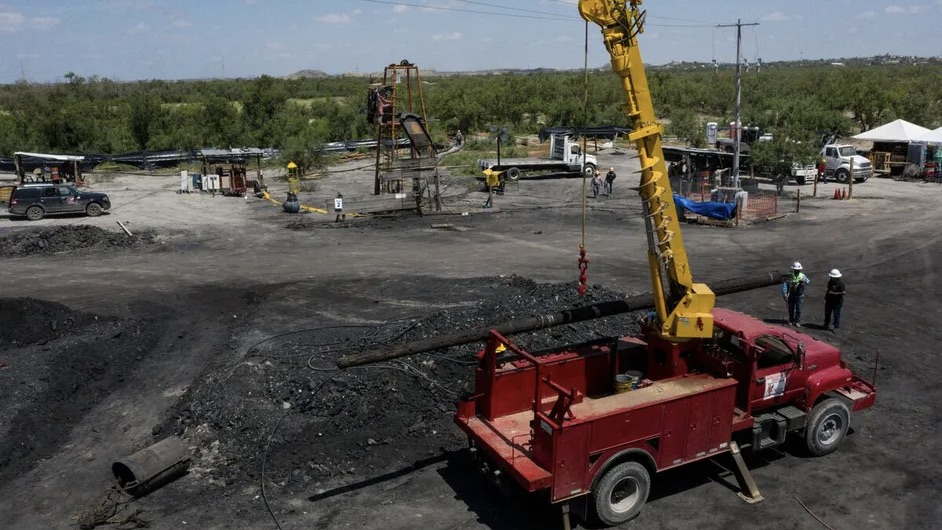 Autoridades realizan una reunión con familiares de mineros de El Pinabete