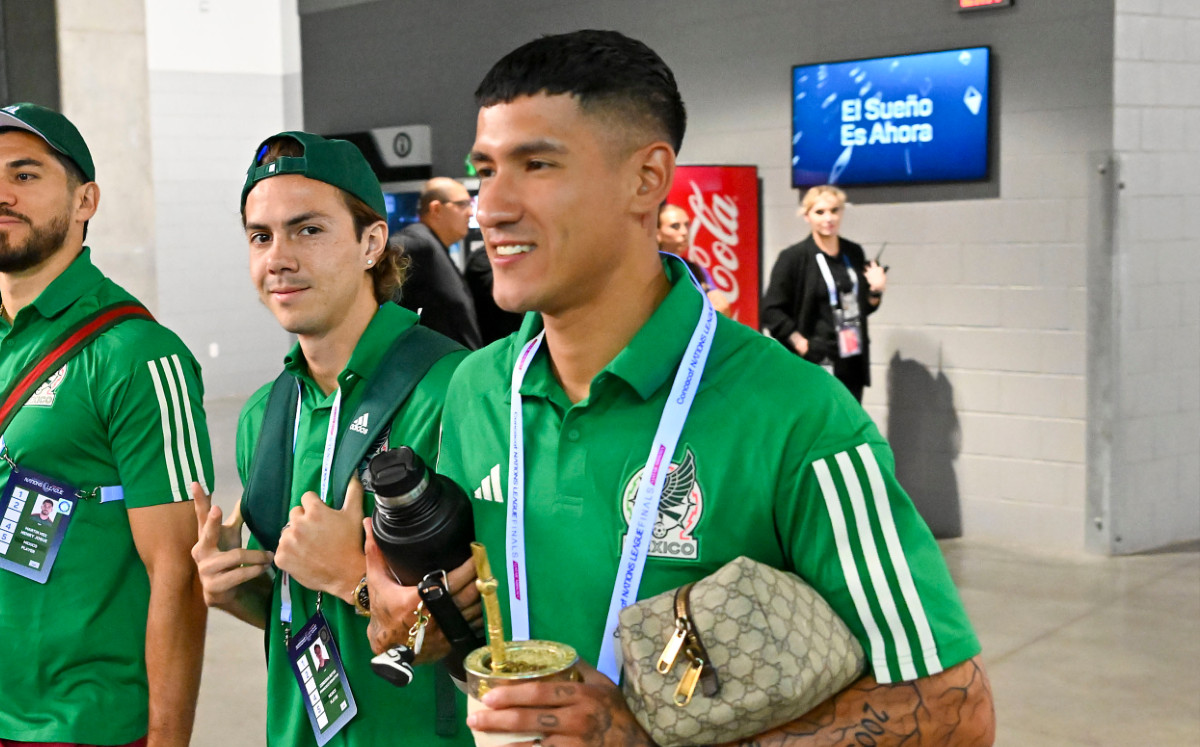 Critican a Uriel Antuna por tomar mate (Imago7)