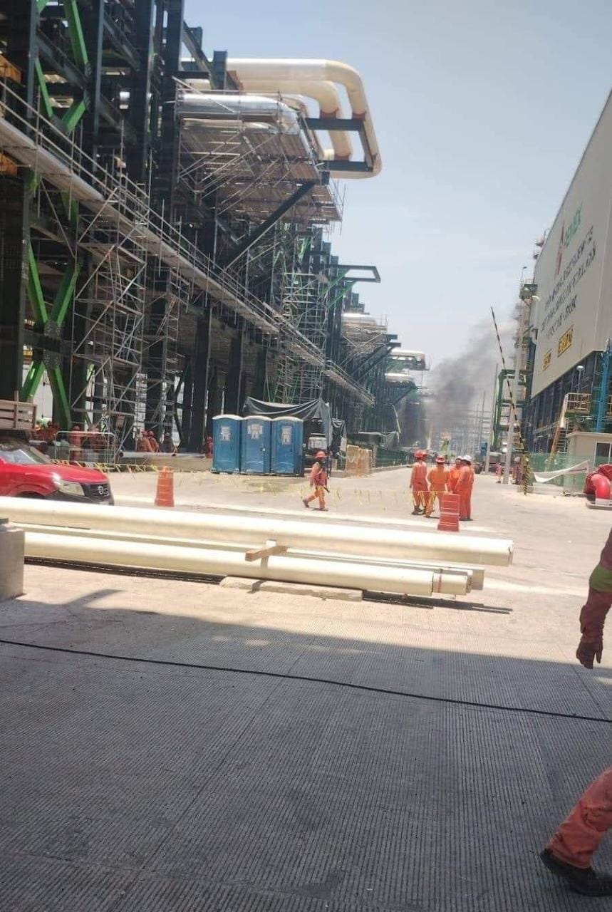 Se desconoce la causa que originó la explosión del vehículo de carga pesada.