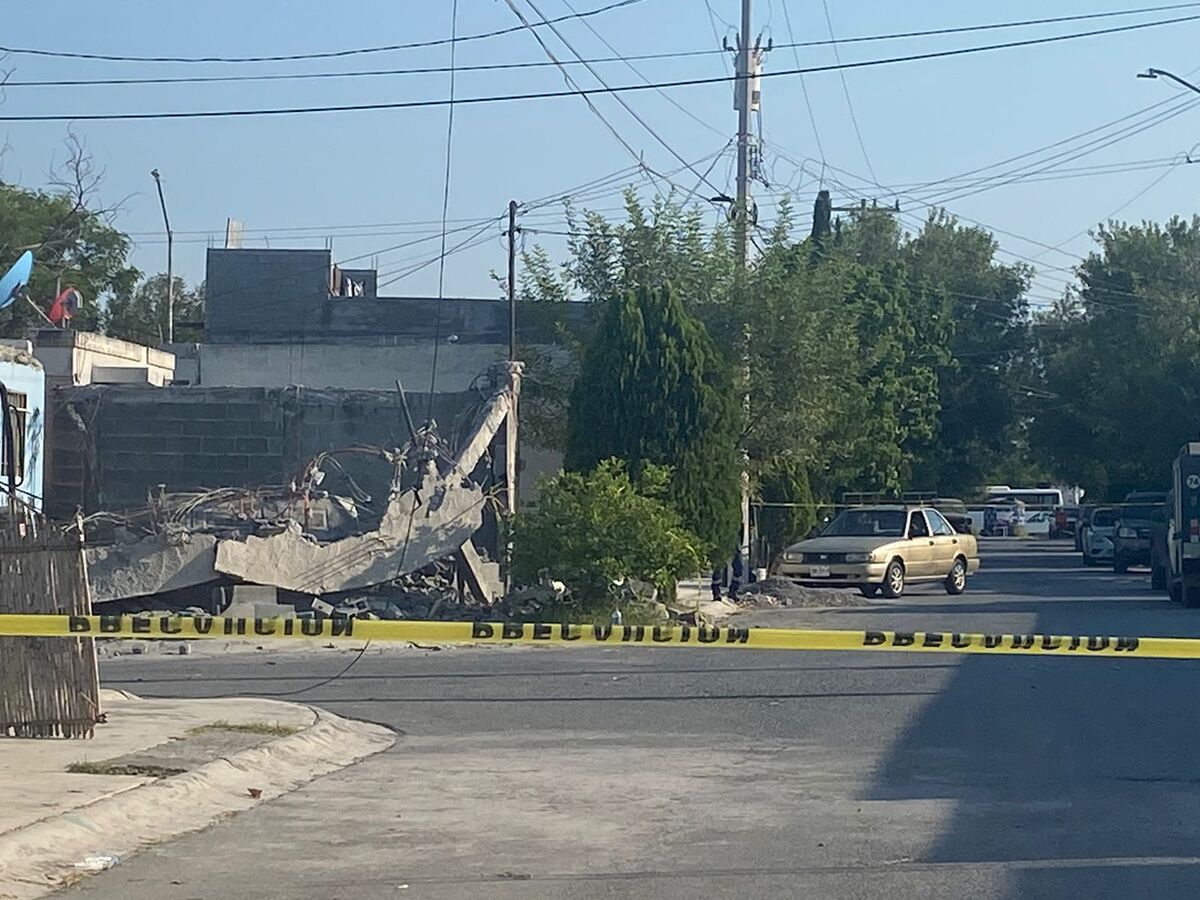 En Juárez, muere joven al caerle placa encima. Foto: Miranda Arias
