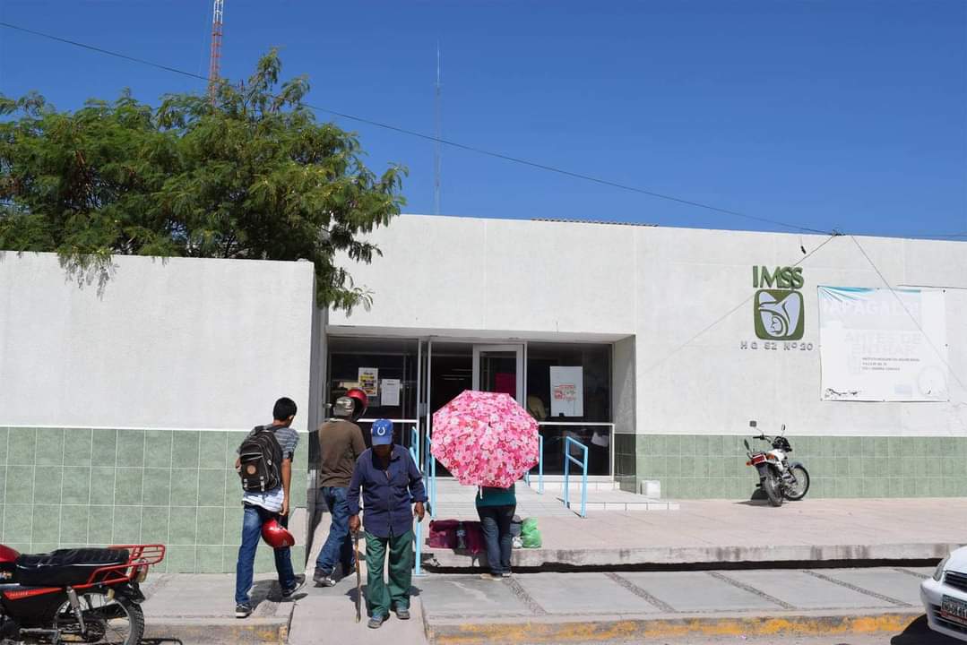 La madre del menor, Maria Inés de 30 años, señaló a las autoridades que el menor llevaba días sintiéndose mal y lo llevaron con un médico ejido Albia.