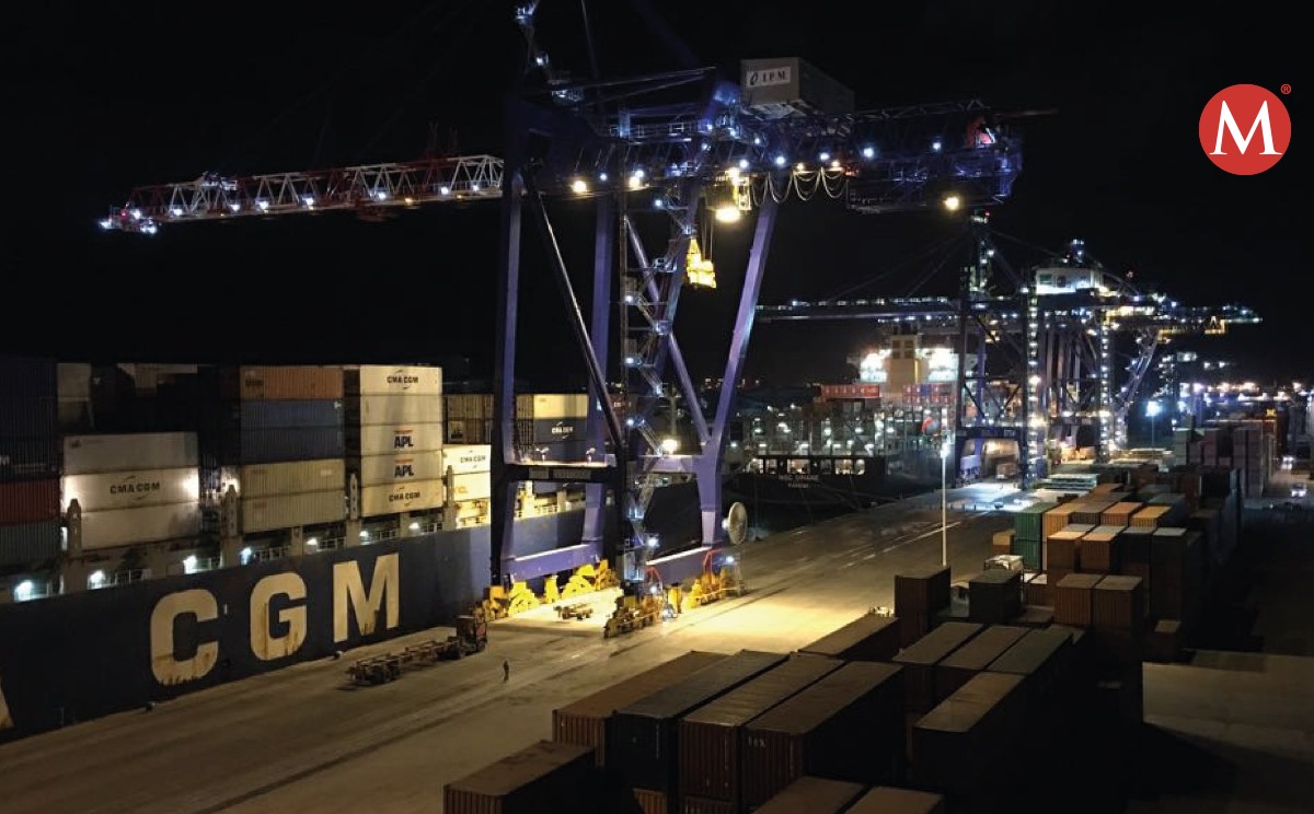 Movimiento nocturno en el puerto de Altamira.