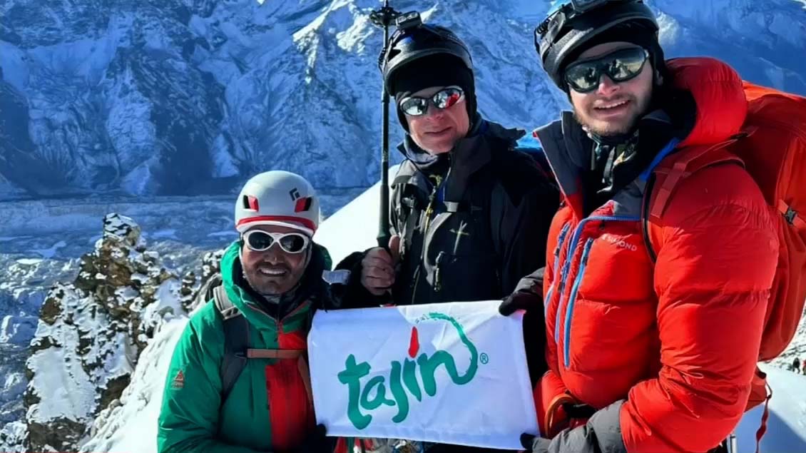 Padre e hijo mexicanos suben juntos al Everest