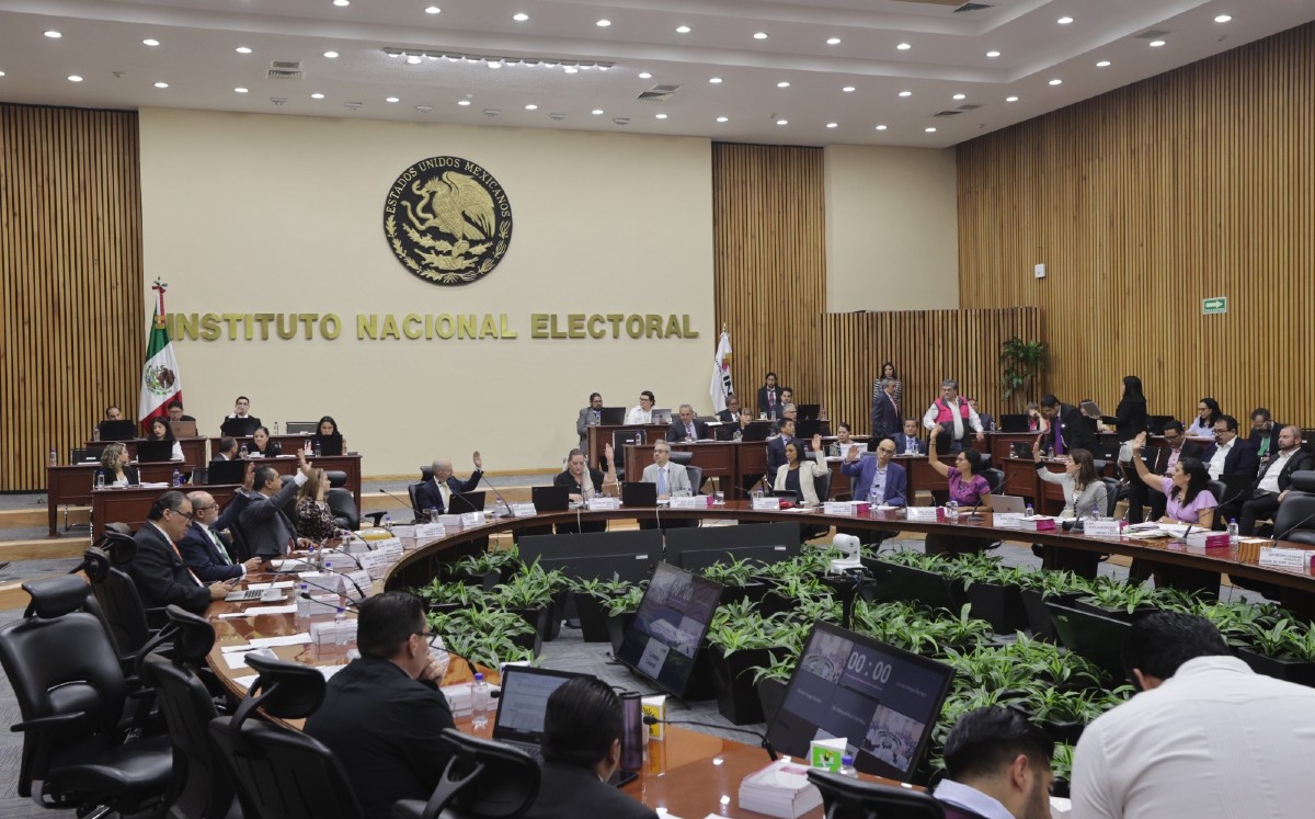 Rechazan a Cienfuegos como secretario ejecutivo del INE; Patiño seguirá como encargado. | Especial