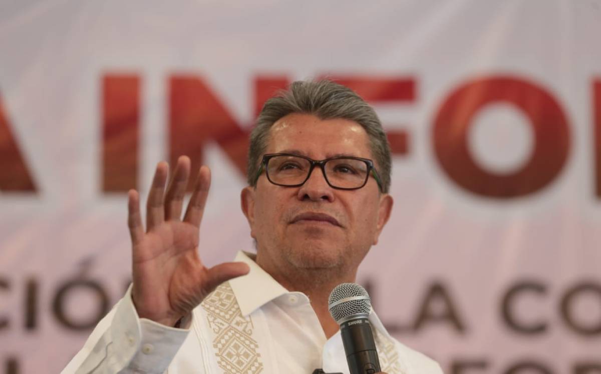 Ricardo Monreal en el Centro Mexicano Libanés en Puebla. (Jesús Quintanar).