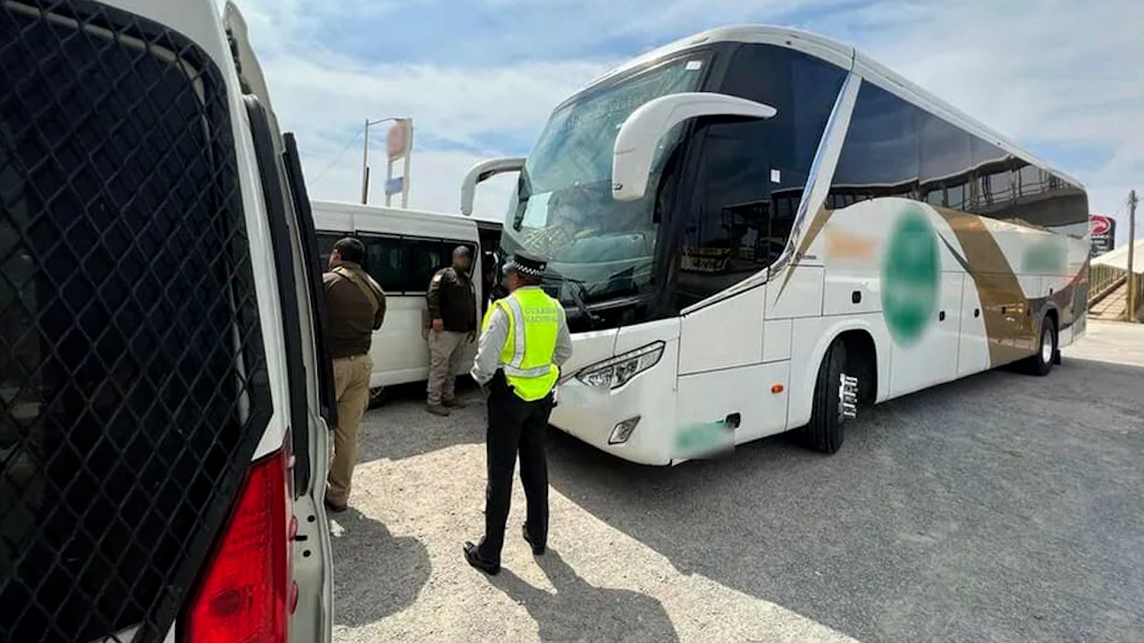 En Sonora, autoridades rescatan a más de 100 migrantes que viajaban en autobuses