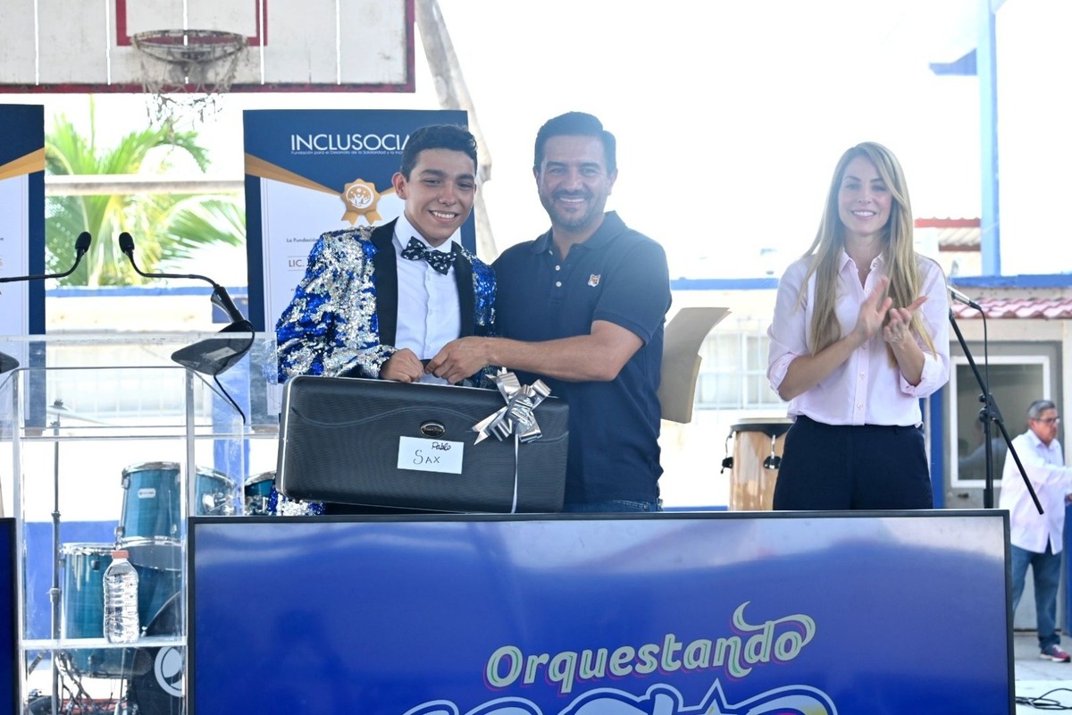 Miguel Ángel Yunes Márquez acompañado de su esposa, la alcaldesa Patricia Lobeira Rodríguez.