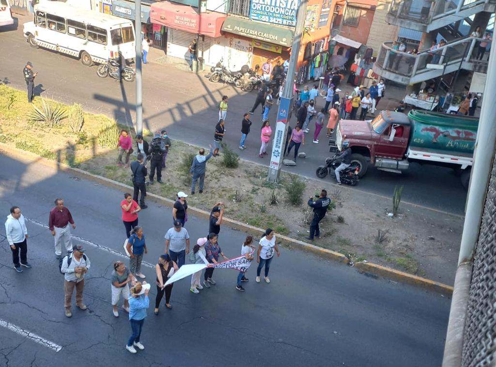 Bloqueo en avenida Central-Carlos Hank González por falta de agua | Especial